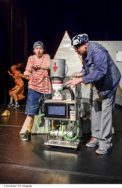 35 Kilo Hoffnung, Theater Kanton Zürich, Marie Gesien, Eva Maropoulos, Christian Baus | T+T Fotografie